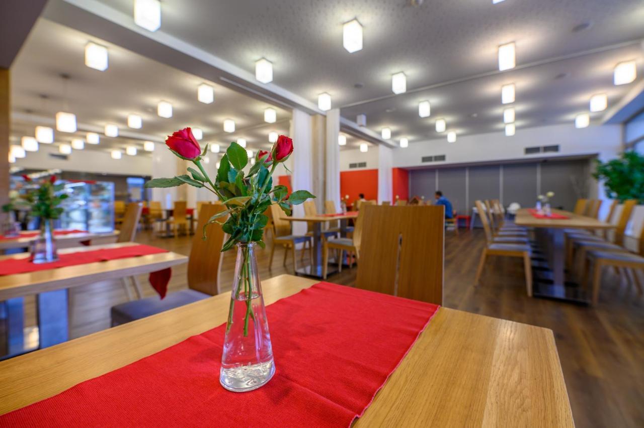 Hotel Atom Třebíč Extérieur photo