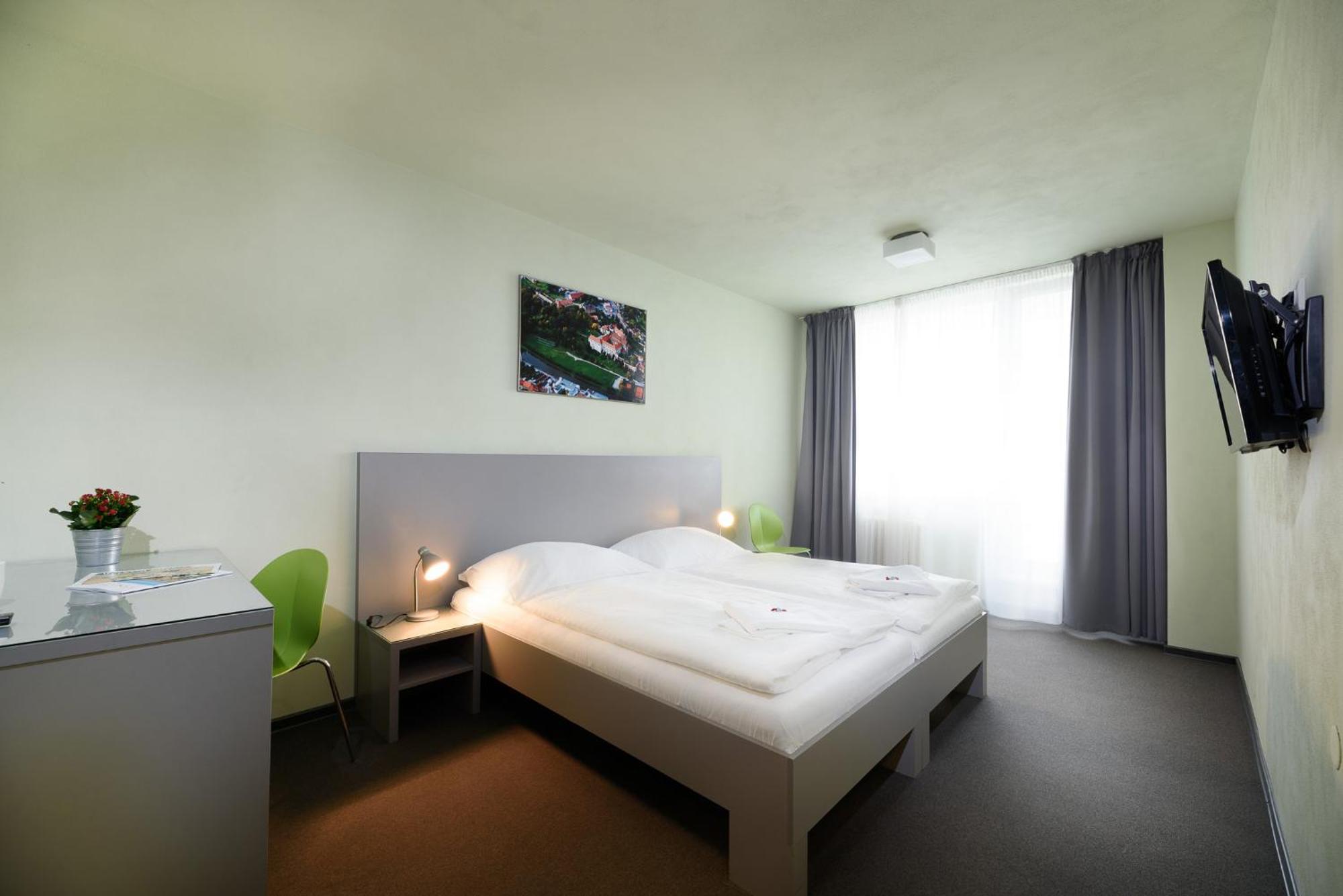 Hotel Atom Třebíč Extérieur photo