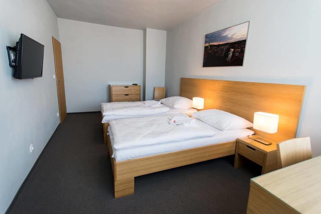 Hotel Atom Třebíč Extérieur photo